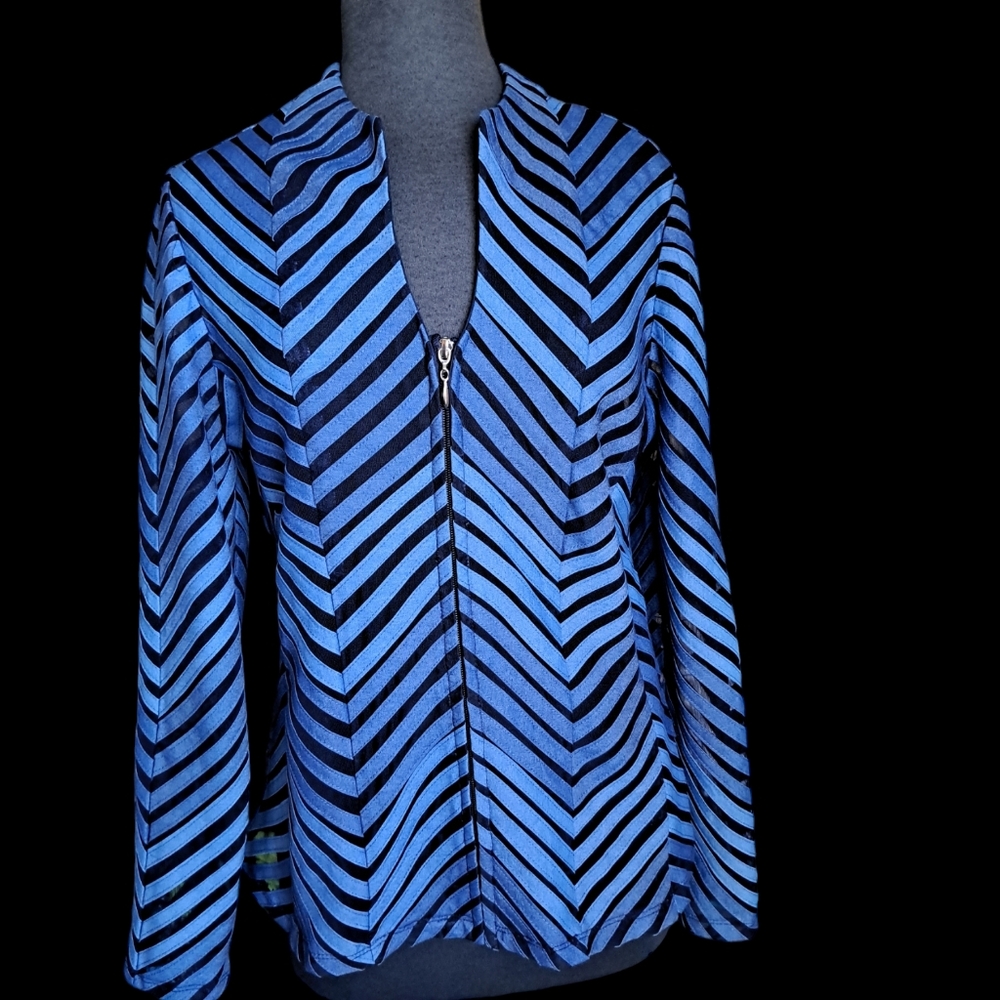 ASHRO Blouse. - Picture 4 of 7